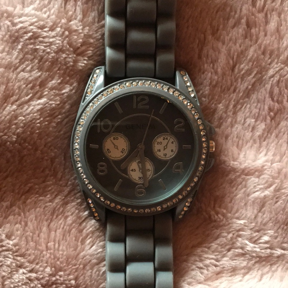 Women’s Gray Rubber Banded Watch
